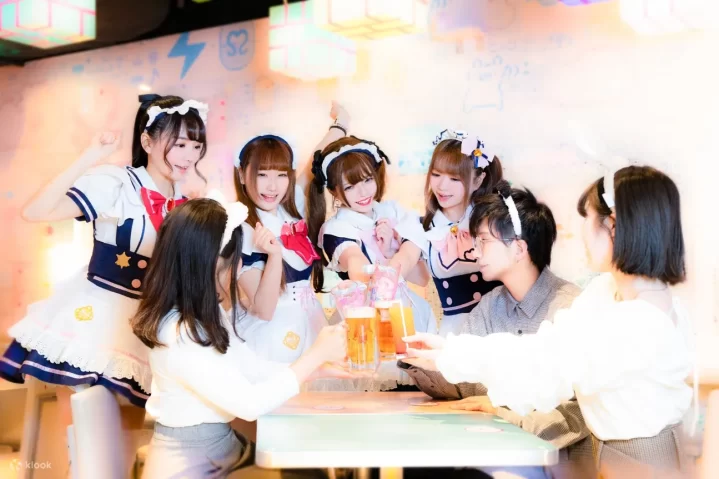 10+ Ide Bisnis Gila & Out of the Box yang Bisa Dimulai Sekarang 22 Maid Cafe